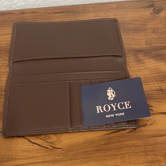 Royce New York Checkbook Holder - Picture 8 of 8